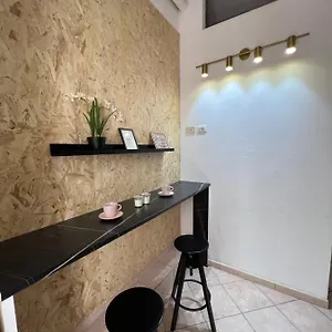 Signorina In Albergue Roma